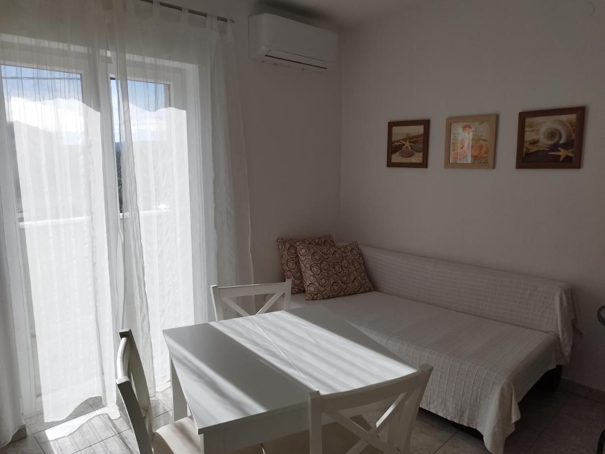 Apartments Valeria Kastela Exterior photo